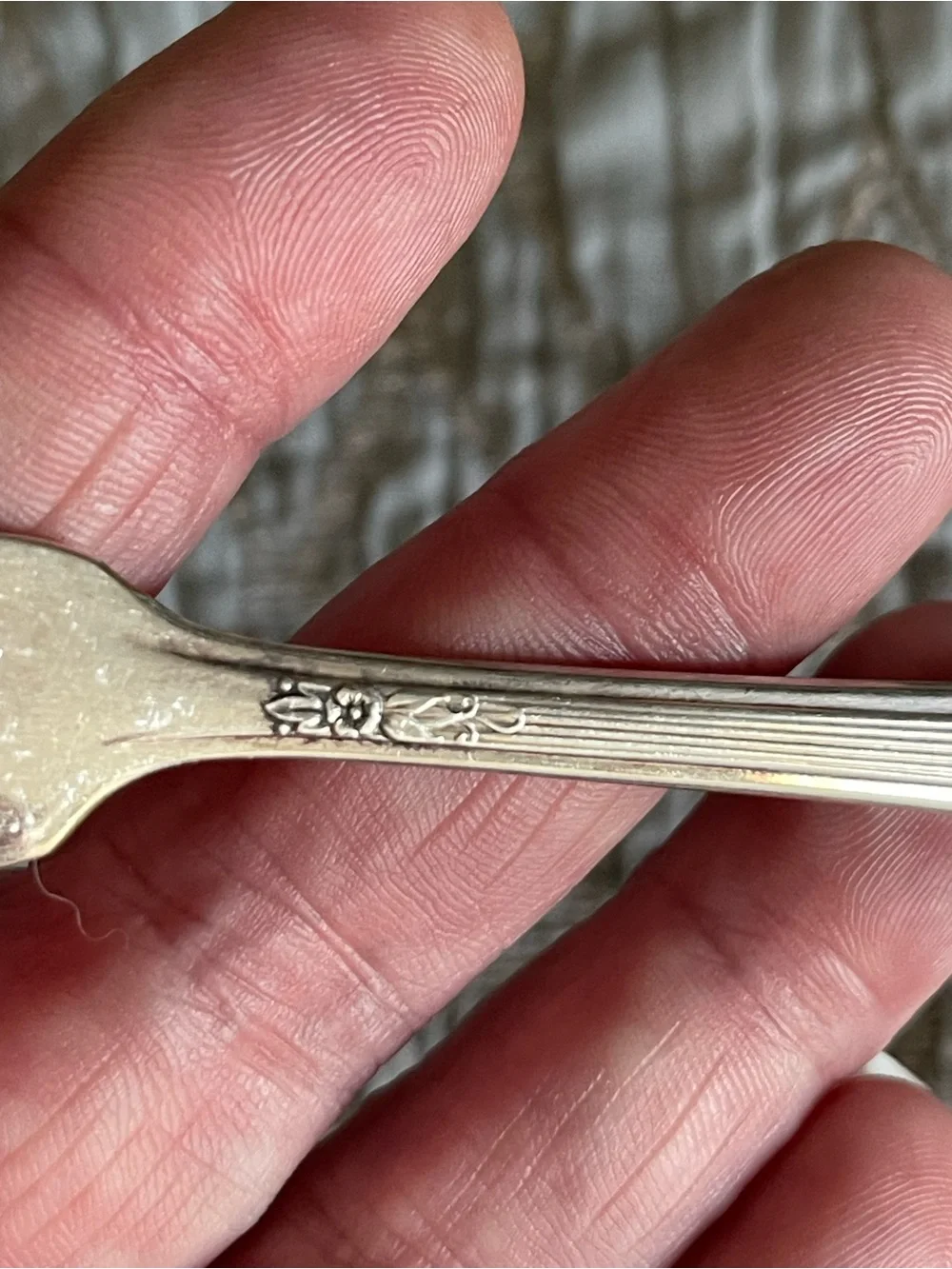 5 VTG WM ROGERS MFG. & CO. SILVER MIST PATTERN SILVER PLATE 6” BUTTER SPREADERS